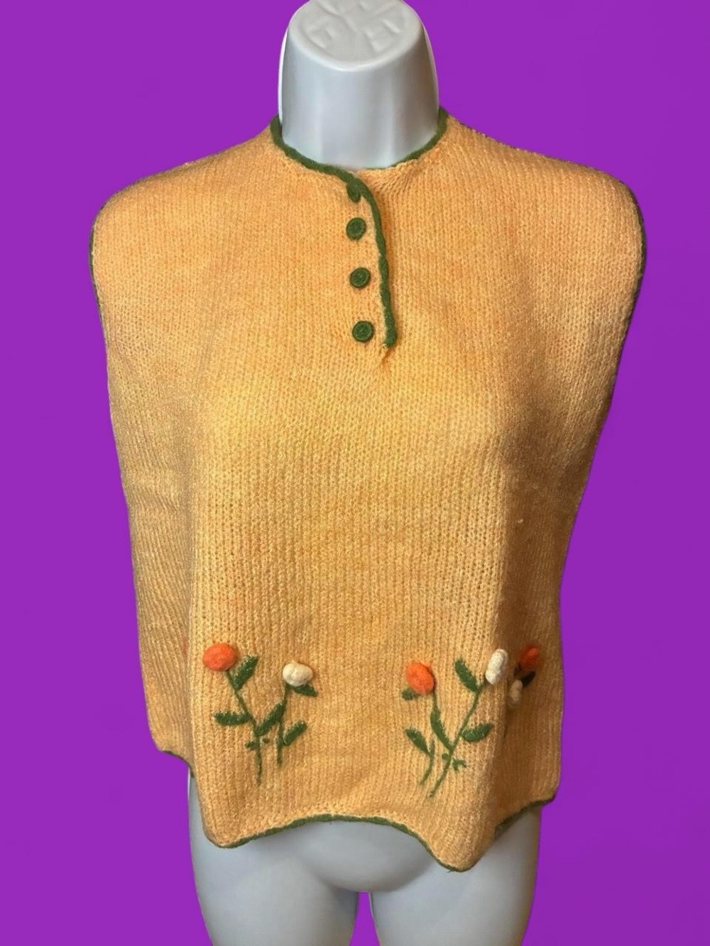 Vintage 1960s/70s Peach & green 3D floral knit sweater vest